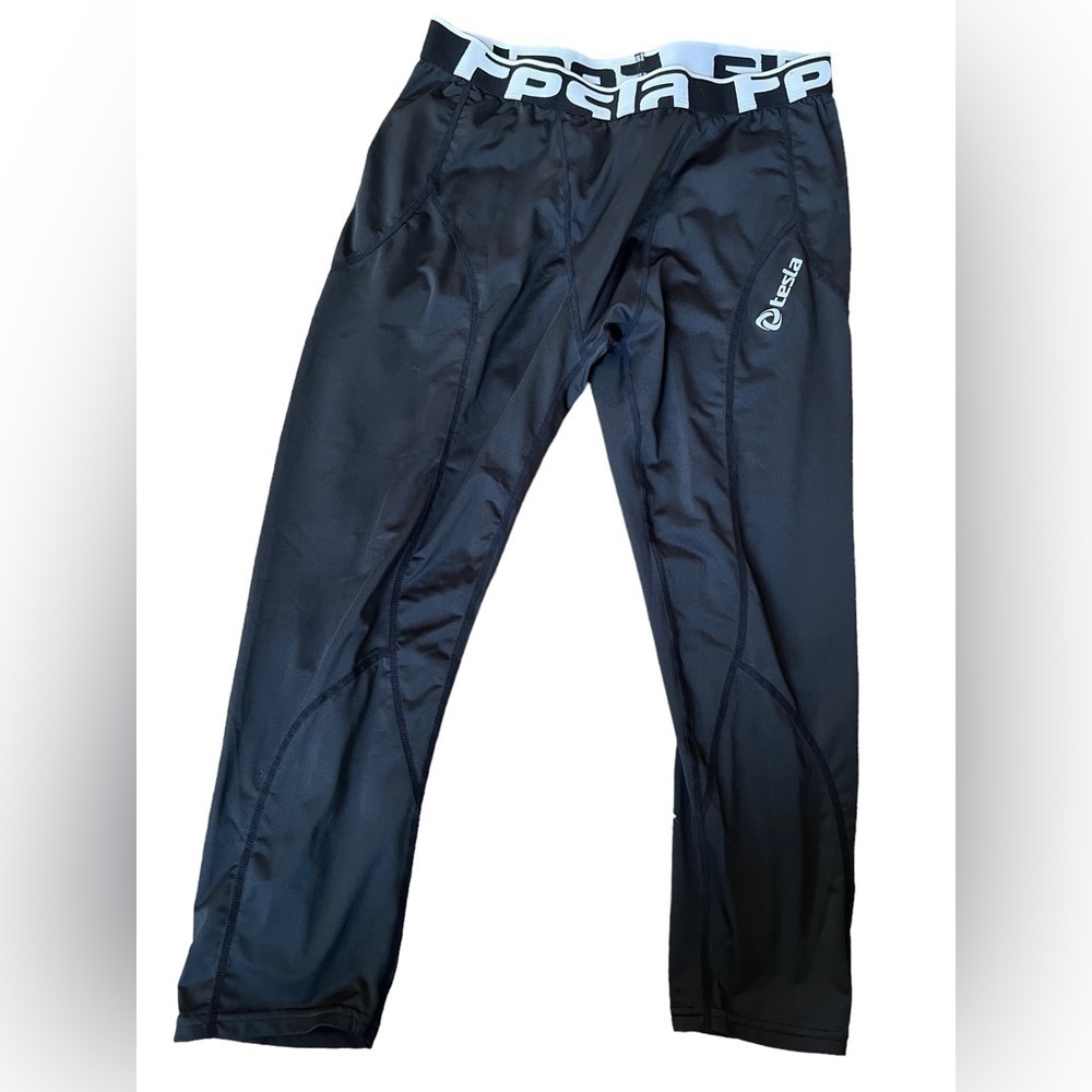 TESLA Compression 3/4 Length Baselayer leggings Mens 
Size: US 2XL‎